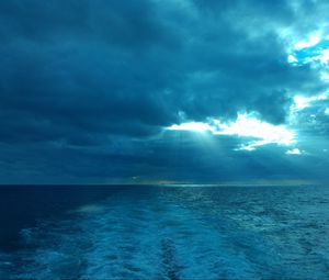 Превью обои море, горизонт, волны, облака, туман