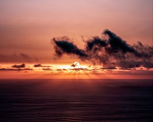 Превью обои море, горизонт, закат, небо, солнце, облака, темный