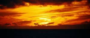 Превью обои море, горизонт, закат, облака, огненный, небо