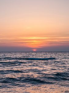 Превью обои море, горизонт, закат, небо, волны, рябь