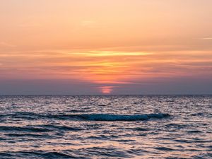 Превью обои море, горизонт, закат, небо, волны, рябь