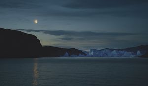 Превью обои море, горы, айсберг, луна, ночь, темный