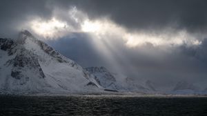 Превью обои море, горы, снег, солнечный свет, облака