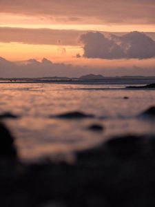Превью обои море, холмы, облака, силуэты, сумерки