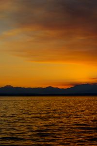 Превью обои море, холмы, сумерки, темный