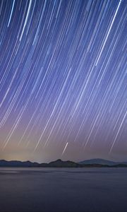 Превью обои море, холмы, звездное небо, фризлайт, ночь