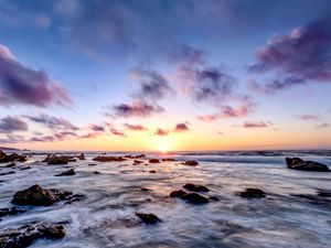 Превью обои море, камни, горизонт, закат, облака, природа