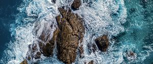 Превью обои море, камни, морская пена, вид сверху, природа