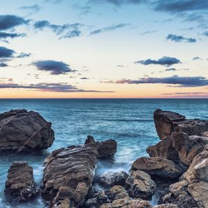Превью обои море, камни, скалы, вода, горизонт