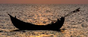 Превью обои море, лодка, горизонт, закат
