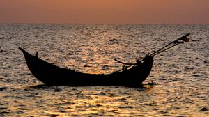 Превью обои море, лодка, горизонт, закат