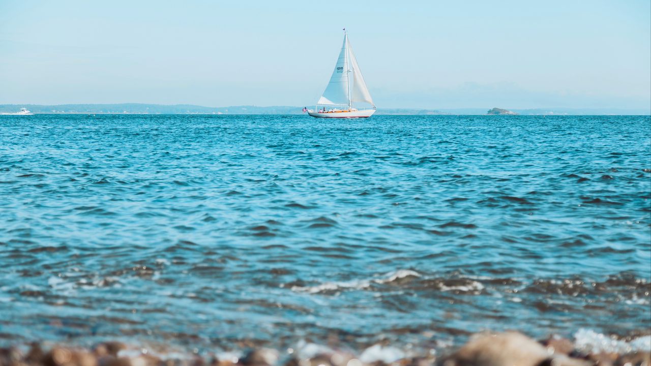 Обои море, лодка, парусник, вода, волны