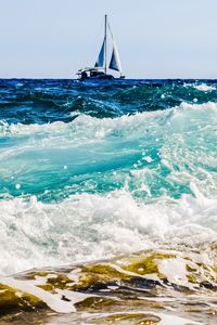 Превью обои море, лодка, прибой, пена