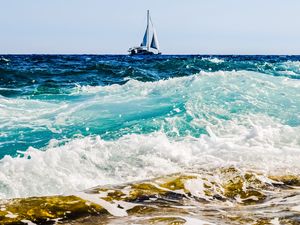 Превью обои море, лодка, прибой, пена