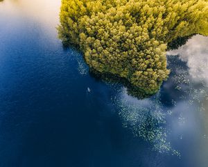 Превью обои море, лодка, вид сверху, деревья, литва