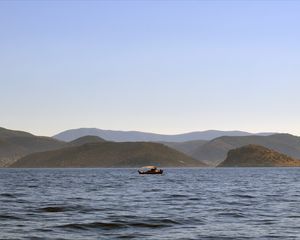 Превью обои море, лодка, вода, остров, холмы