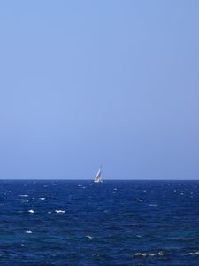 Превью обои море, лодка, вода, волны, минимализм, синий