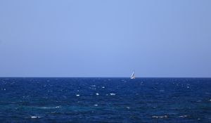 Превью обои море, лодка, вода, волны, минимализм, синий