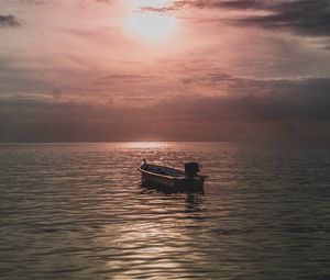 Превью обои море, лодка, закат, сумерки, вечер