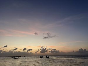 Превью обои море, лодки, силуэты, небо, темный