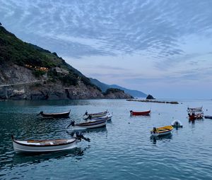 Превью обои море, лодки, скала, остров, пейзаж