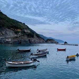 Превью обои море, лодки, скала, остров, пейзаж