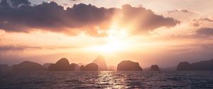Превью обои море, лучи, солнце, скалы, закат
