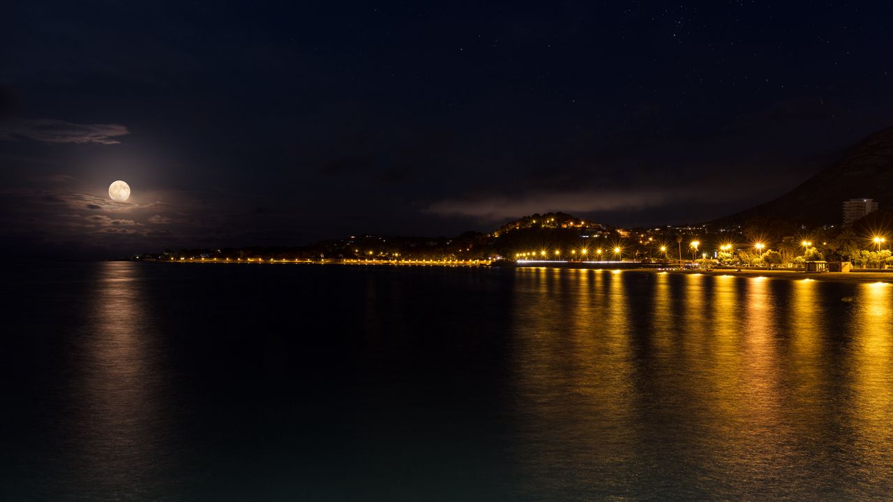 Обои море, луна, ночь, огни