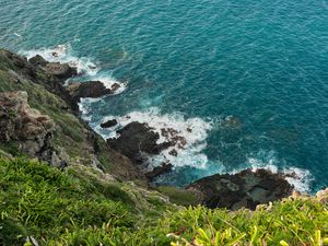 Превью обои море, морская пена, трава, камни