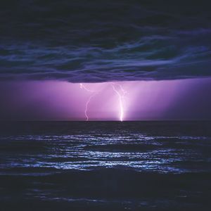 Превью обои море, ночь, молния, облака, природа