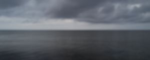 Превью обои море, облака, небо, размытие, темный