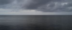 Превью обои море, облака, небо, размытие, темный