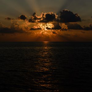 Превью обои море, облака, сумерки, темный