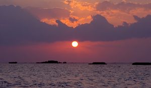 Превью обои море, океан, солнце, закат, темный