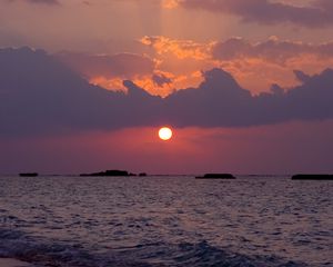 Превью обои море, океан, солнце, закат, темный