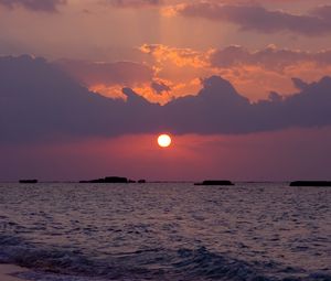 Превью обои море, океан, солнце, закат, темный