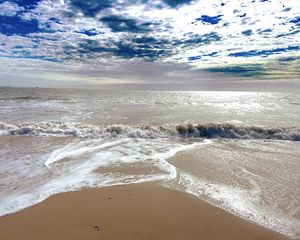 Превью обои море, океан, волны, прилив, пляж, облака