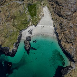 Превью обои море, остров, бухта, вид сверху