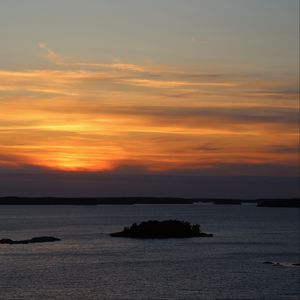 Превью обои море, остров, деревья, закат, вечер