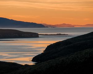 Превью обои море, острова, берег, силуэты, рассвет