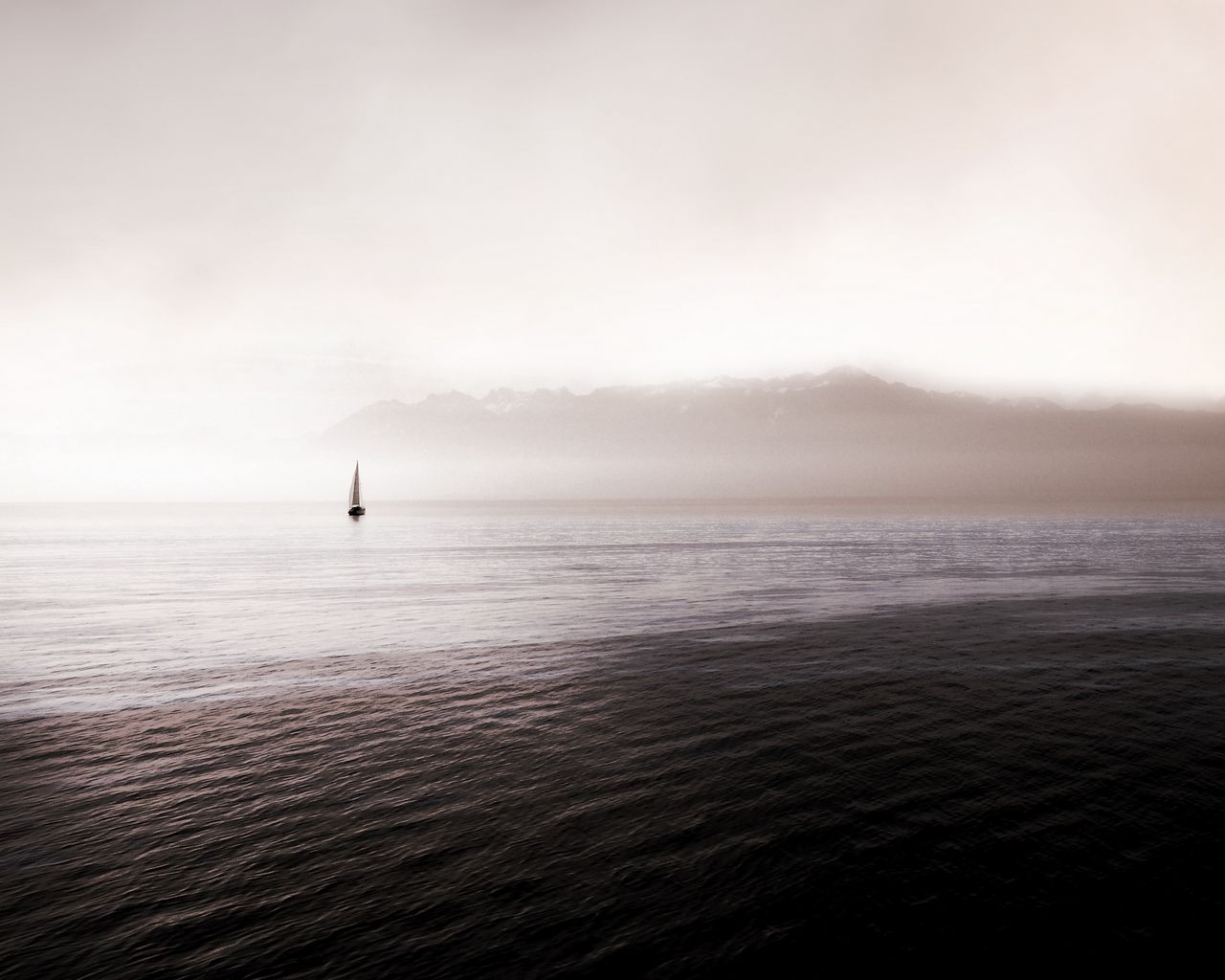 Море туман стихи. Море туман волны. Парусник в тумане. РФ корабли в море туман. Парусник в тумане фото.