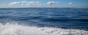 Превью обои море, пена, брызги, облака