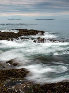 Превью обои море, пена, рифы, камни, природа, пейзаж