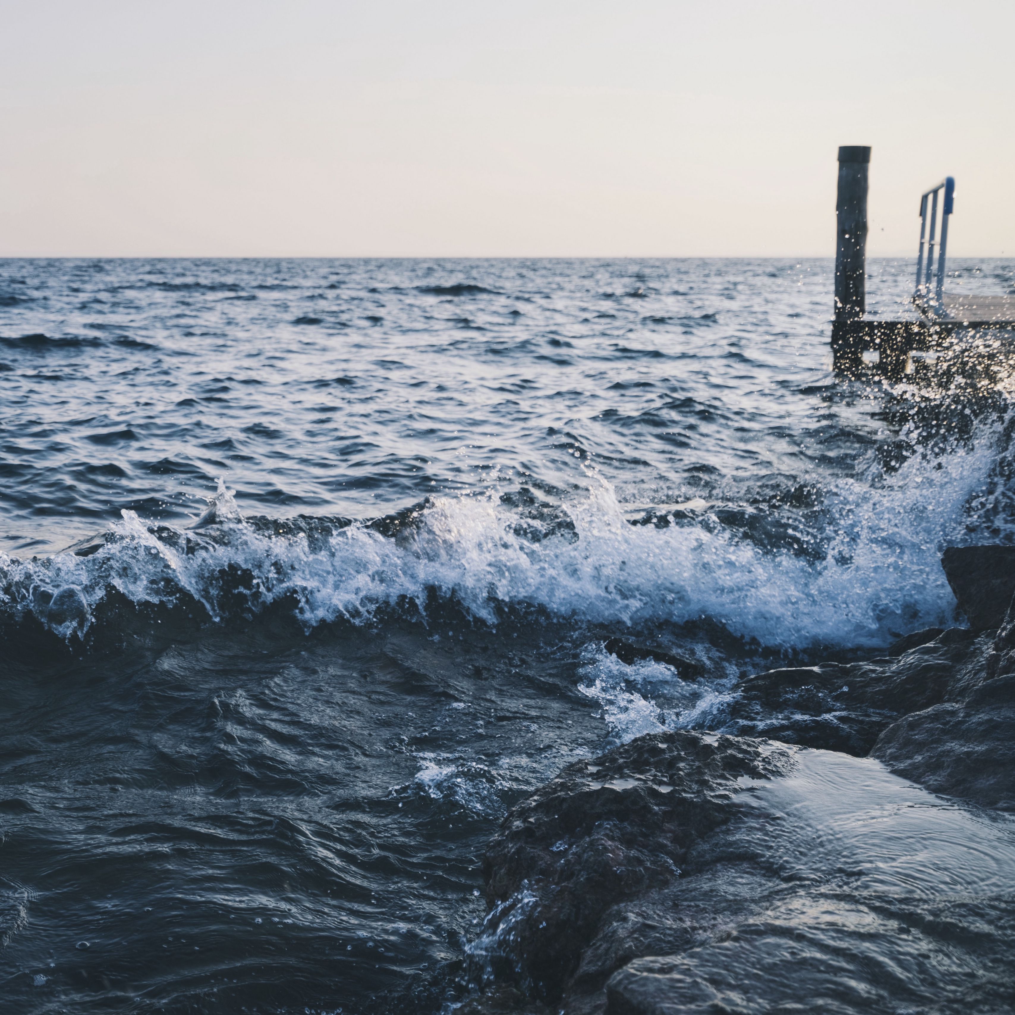 Печальное море. Море Эстетика обои. Обои на компьютер море Эстетика. Море Эстетика тепло. Аватарки для компа Эстетика море.