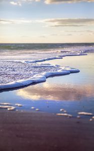 Превью обои море, пляж, морская пена, облака, небо, природа