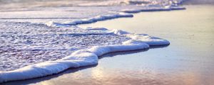 Превью обои море, пляж, морская пена, облака, небо, природа