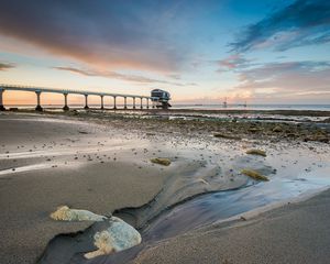 Превью обои море, пляж, пирс, рассвет