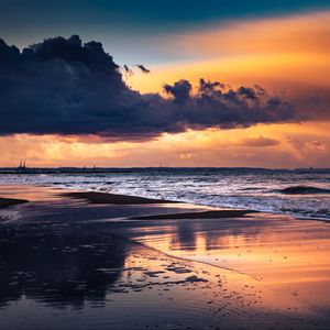 Превью обои море, пляж, закат, сумерки, вода, отражение