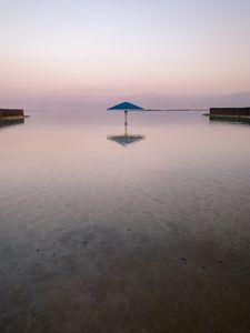 Превью обои море, пляж, зонтик, вода, отражение