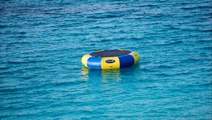 Превью обои море, побережье, пляж, спасательный круг